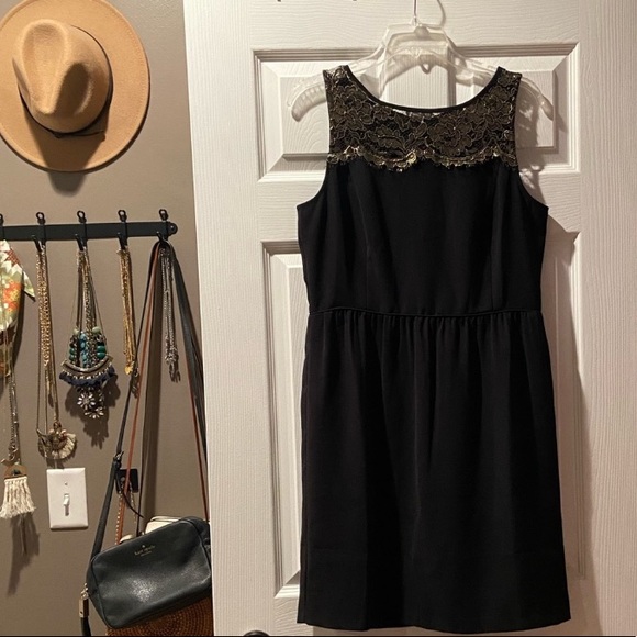 EUC Ann Taylor LOFT Gold and Black Lace Cocktail Dress Women's Size 10 - Picture 2 of 7